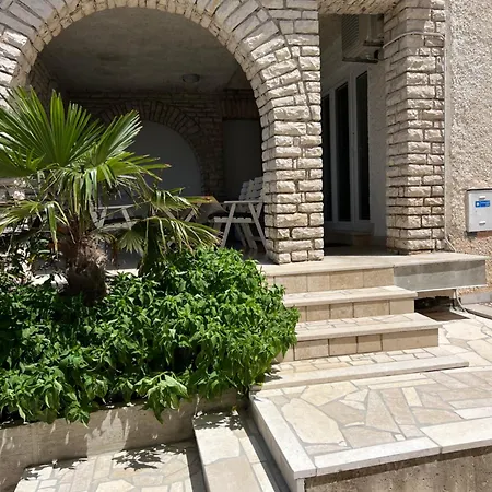 Apartament By The Sea 1