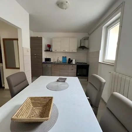 By The Sea 1 * Пула